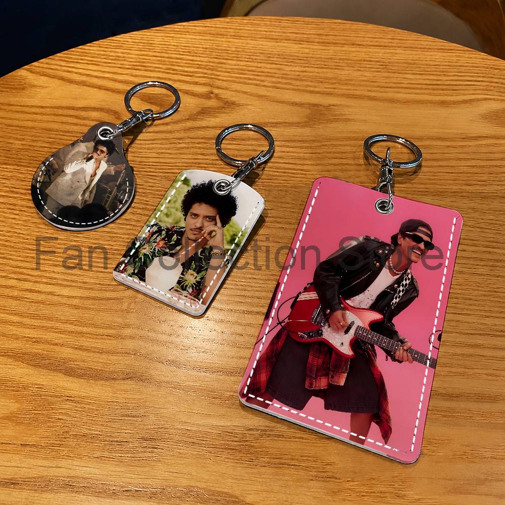 Singer B-Bruno Mars The Romant - Airtag Holder Case ulasan dan harga