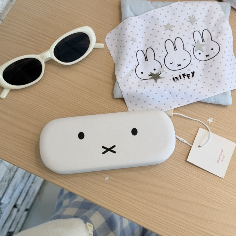 Cartoon Miffy Rabbit Sweet and - Airtag Holder Case ulasan dan harga